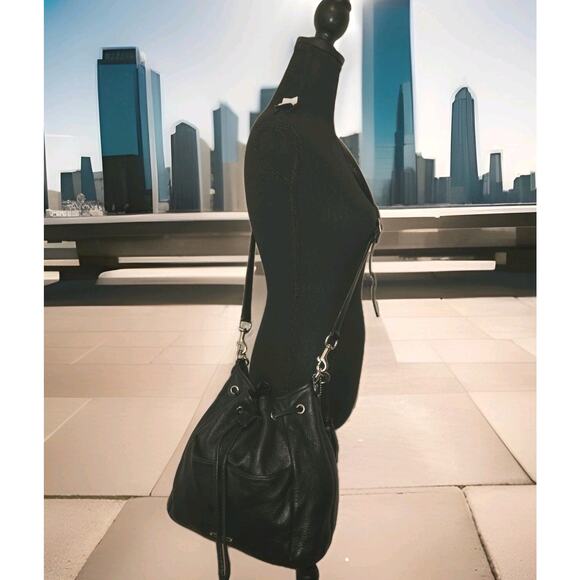 Coach Avery Black Pebble Leather Bucket Drawstring Crossbody F27003 12x10x4 - Picture 1 of 14